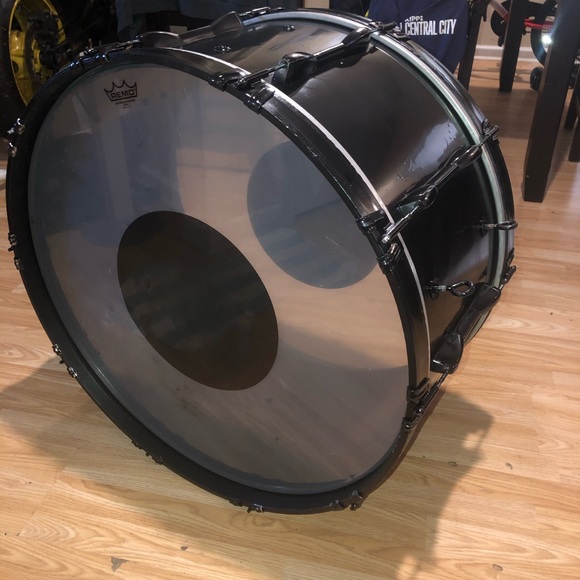 it’s a 28 or 32 inch bass drum brand new - Picture 2 of 2